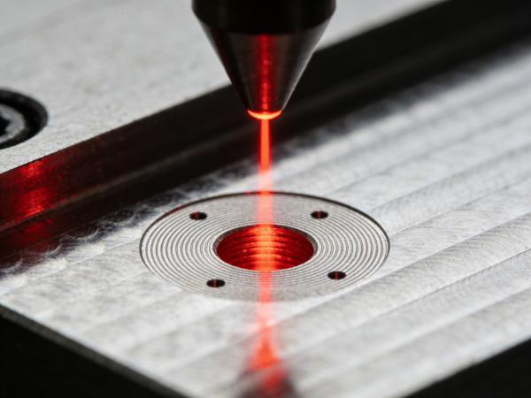 红外飞秒激光切割钛合金薄片盲孔加工 (7) 红外飞秒激光切割钛合金薄片盲孔加工 (7)